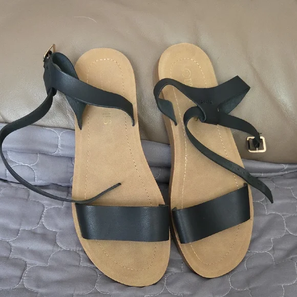 Dream Pairs Black Strappy Ankle-Tie Flat Sandals - Picture 1 of 4